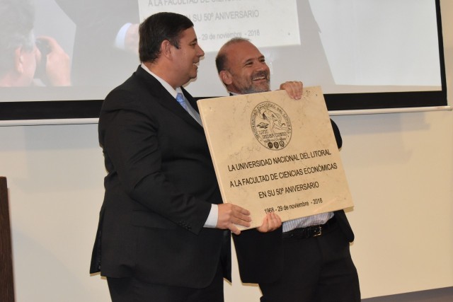 La Facultad de Ciencias Económicas celebró sus primeros 50 años de vida