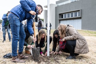 UNL comenzó a plantar un árbol por cada graduada y graduado