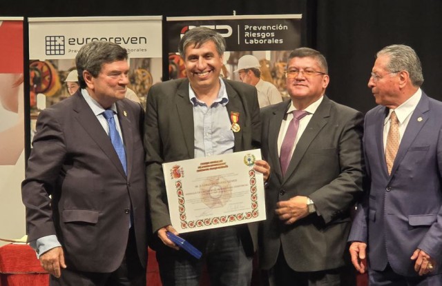 Un graduado FBCB recibió premio internacional en prevención laboral