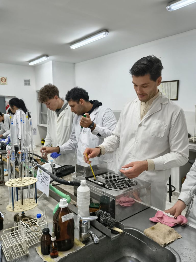 Tecnicatura Universitaria en Tecnología de Alimentos