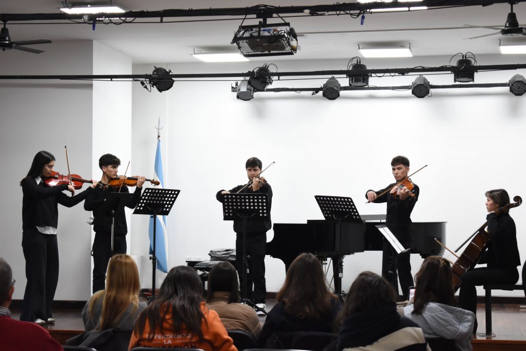 Licenciatura en Música con orientación en Viola